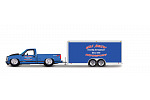 Maisto - Design Tow & Go, 1993 Chevrolet 454 SS Pickup mit Autotrailer, 1:64