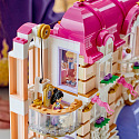 LEGO Friends 42704 Grand Hotel v městečku Heartlake