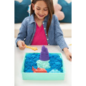 Spin Master KINETIC SAND KISTE MIT FLÜSSIGEM SAND UND UNTERLAGE BLAU