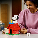 LEGO® Ideas 21368 Peanuts: Snoopys Hundehütte