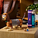 LEGO® Disney a Pixar 43301 Knižní zarážky: Slinky z filmu Toy Story