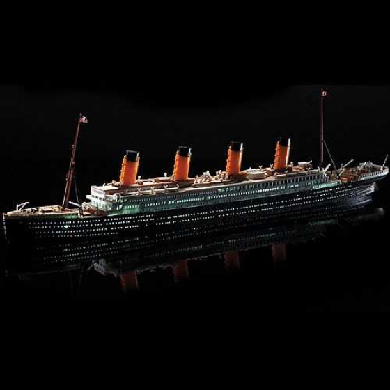 Academy Model Kit loď 14220 - R.M.S. TITANIC + LED SET MCP (1:700)