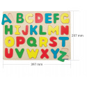 Woody Puzzle auf dem Brett Alphabet