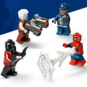 LEGO Spider-Man a honička za vězeňským transportérem
